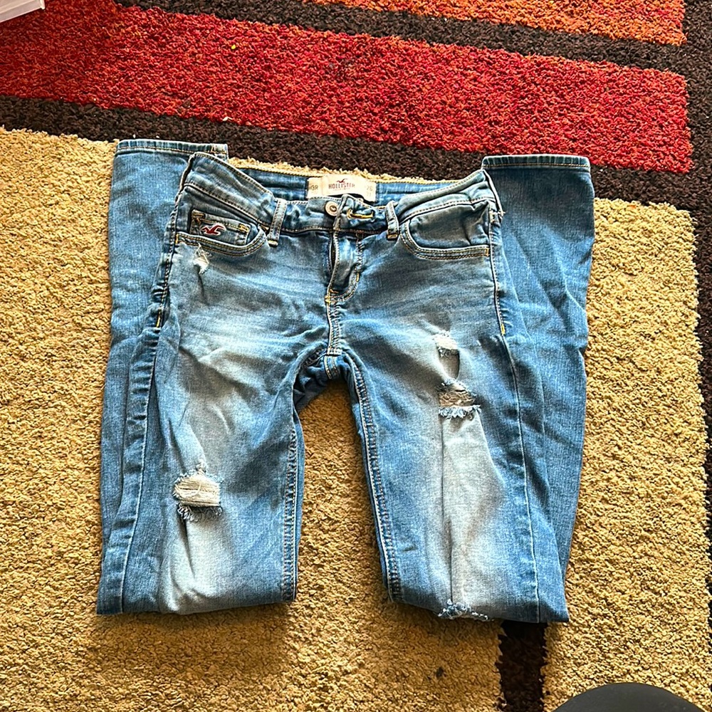 Minimal ripped jeans